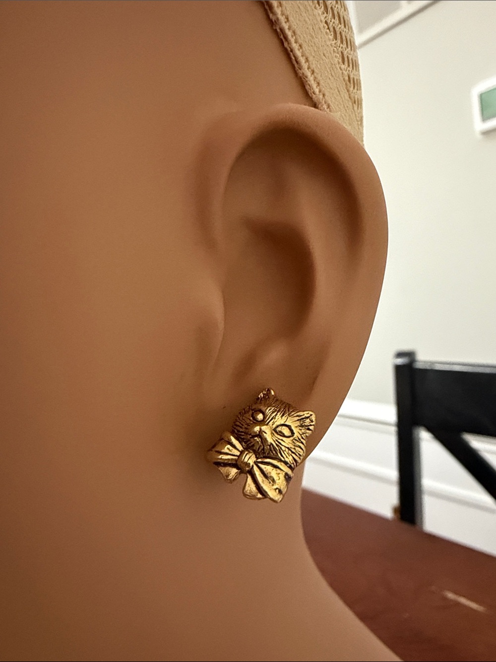 Avon Gold Cat Face Bow Stud Earrings